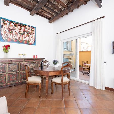 Stunning Campo De Fiori Apartment With Terrace Rome Luaran gambar