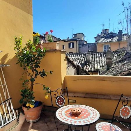 Stunning Campo De Fiori Apartment With Terrace Rome Luaran gambar
