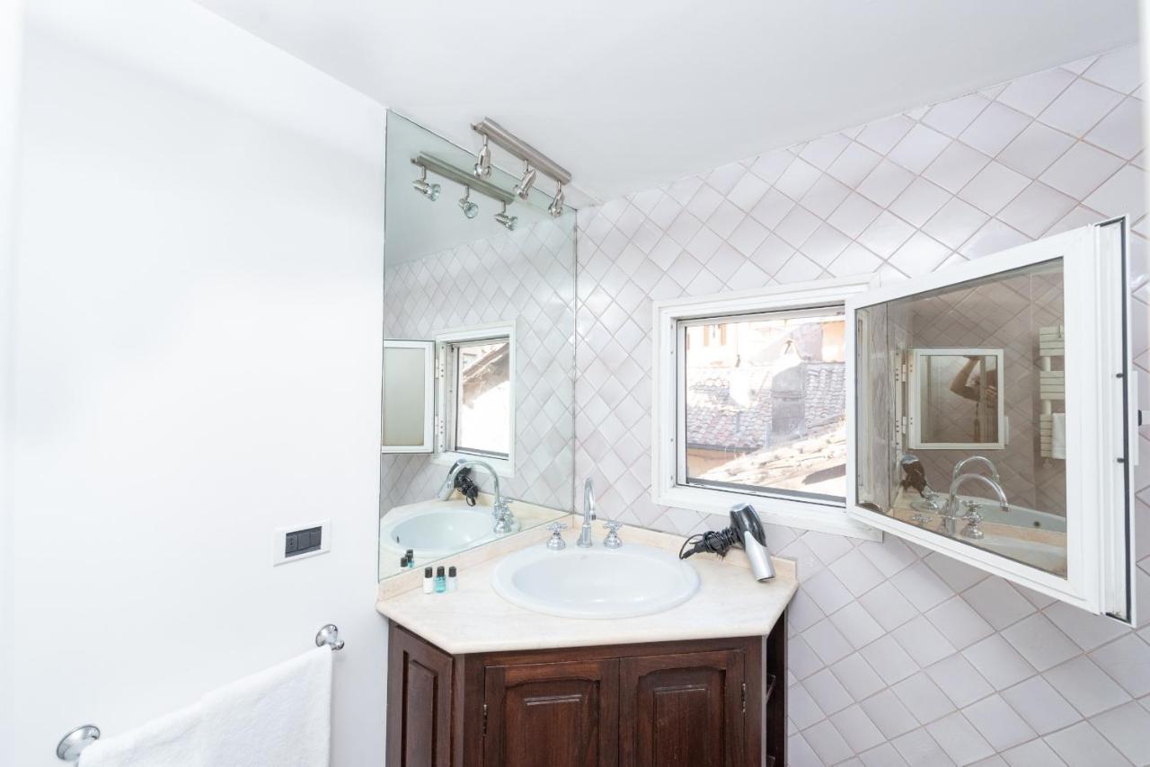 Stunning Campo De Fiori Apartment With Terrace Rome Luaran gambar