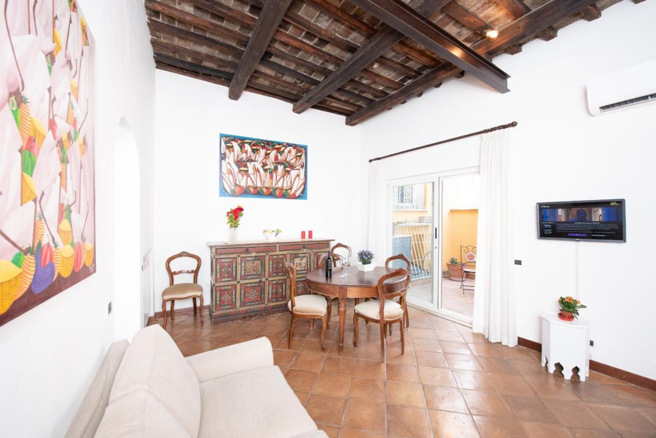 Stunning Campo De Fiori Apartment With Terrace Rome Luaran gambar